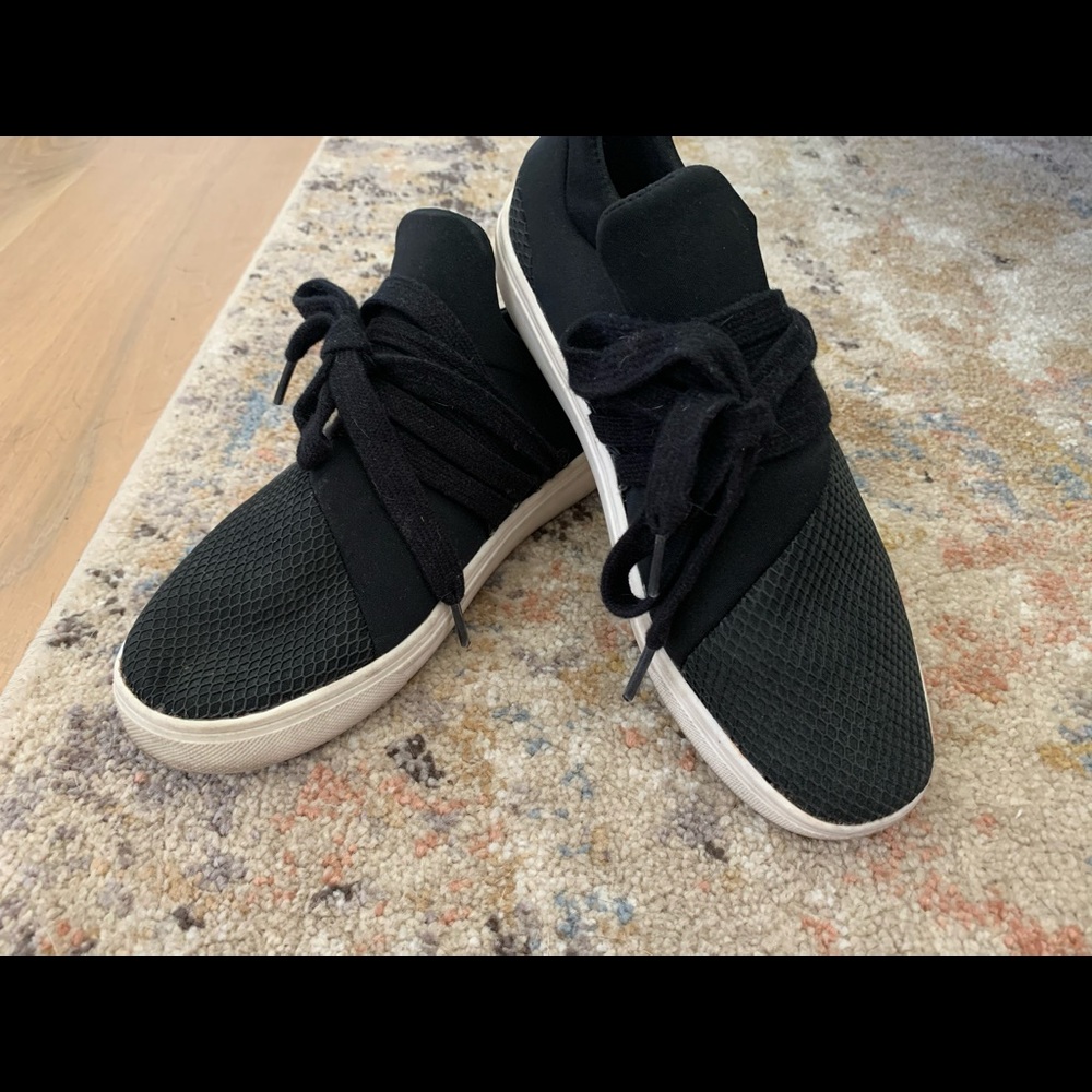 Mossimo Black sneakers